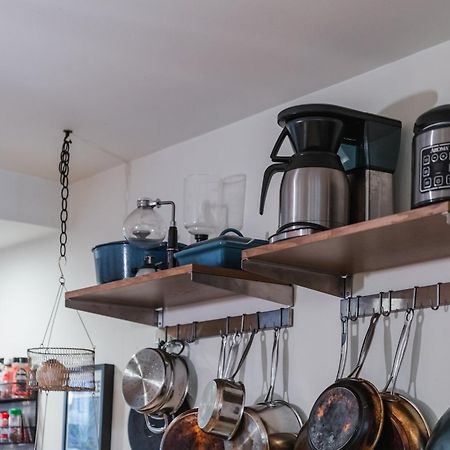 Bedroom In Thoughtfully Decorated East Passyunk Home Φιλαδέλφεια Εξωτερικό φωτογραφία