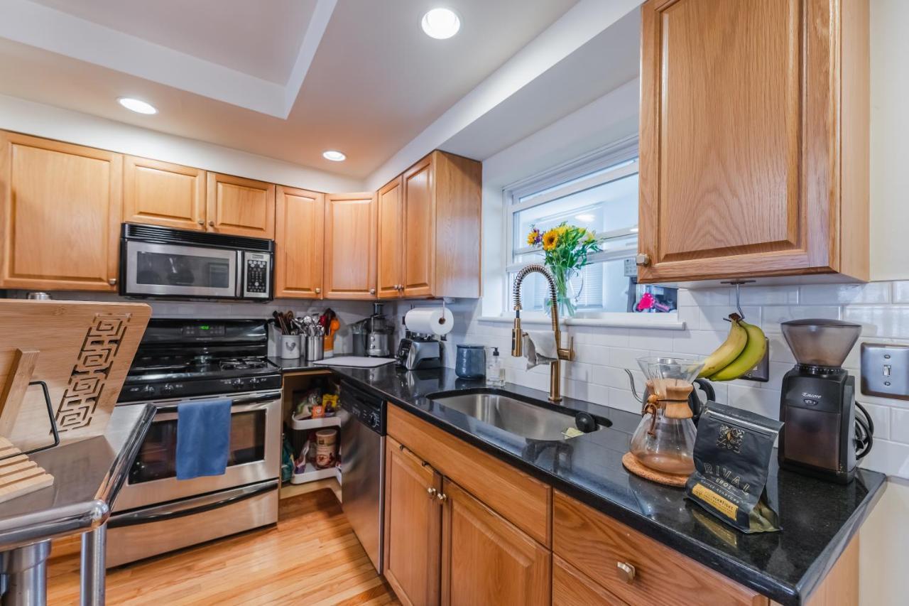 Bedroom In Thoughtfully Decorated East Passyunk Home Φιλαδέλφεια Εξωτερικό φωτογραφία